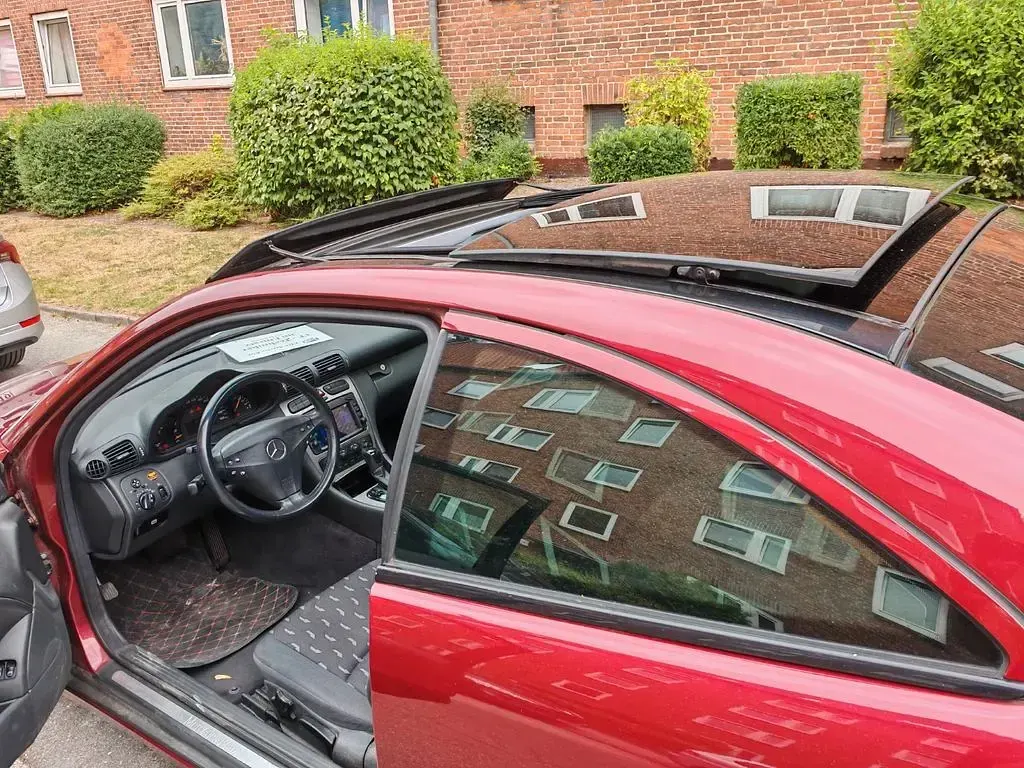 Gebraucht Mercedes C180 129 PS (94 kW) 2003 Rot Coupé
