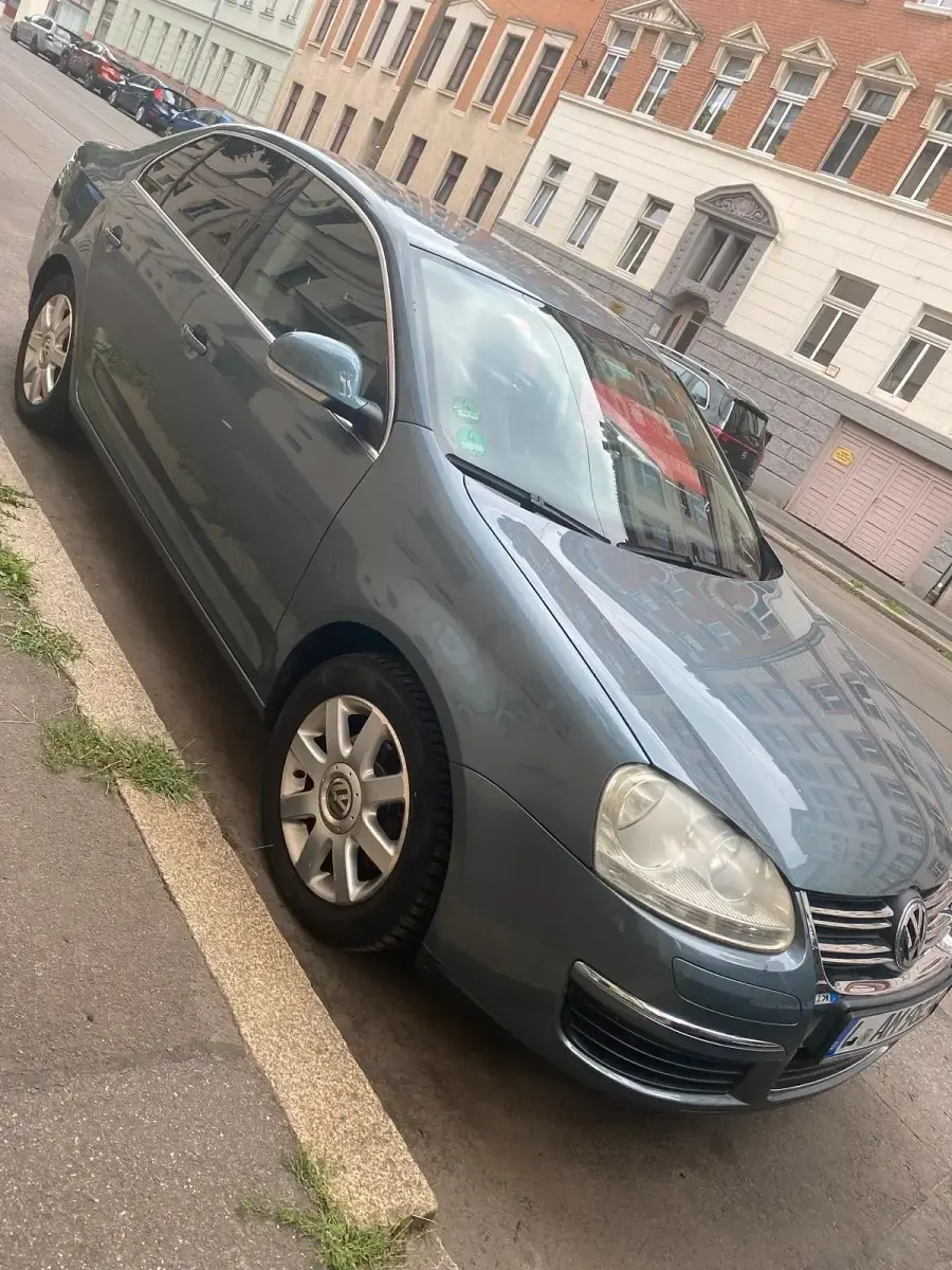 Gebraucht VW Jetta 105 PS (77 kW) 2005 Grau Limousine