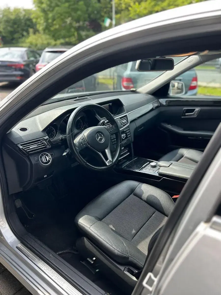 Gebraucht Mercedes E200 Avantgarde 184 PS (135 kW) 2012 Silber Limousine
