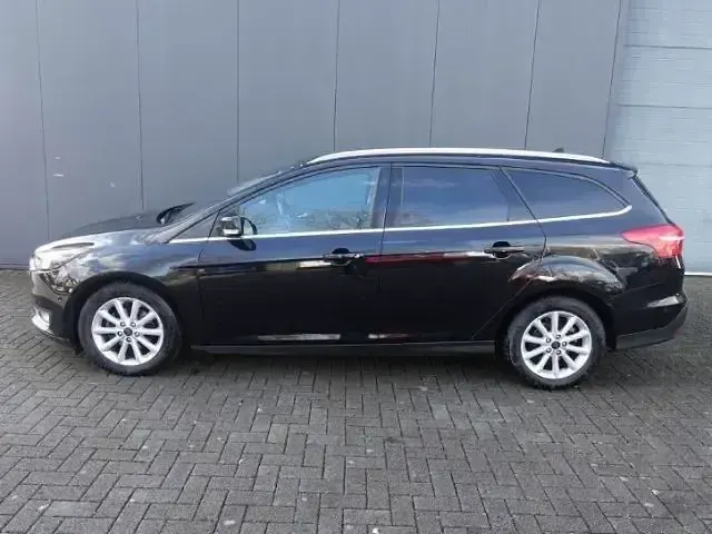 Usado Ford Focus Titanium 120 CV (88 kW) 2015 Negro Familiar
