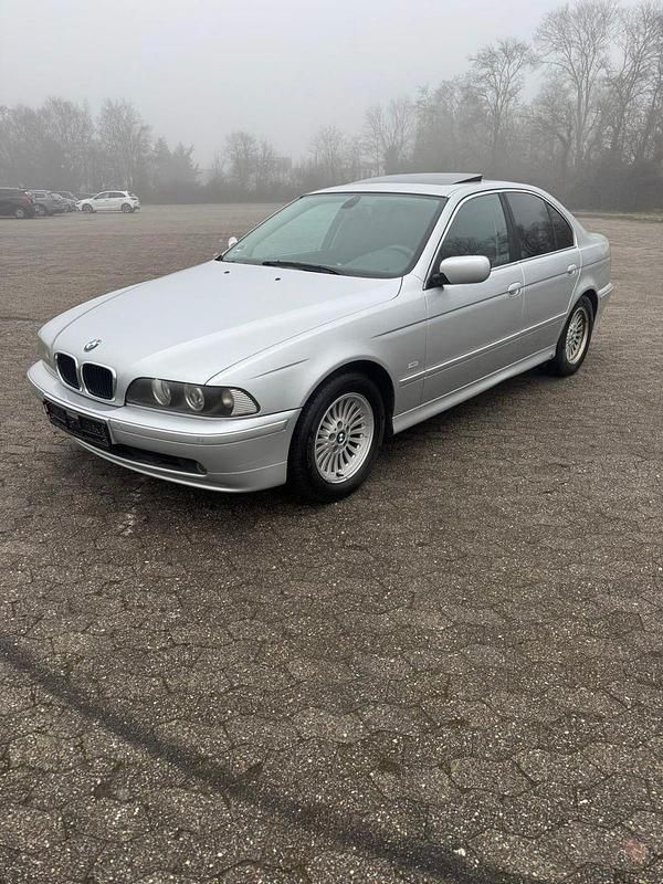 Silber Gebraucht 2002 BMW 520 Exclusive Limousine | 2.300 € (Superpreis) - Bild 1/4