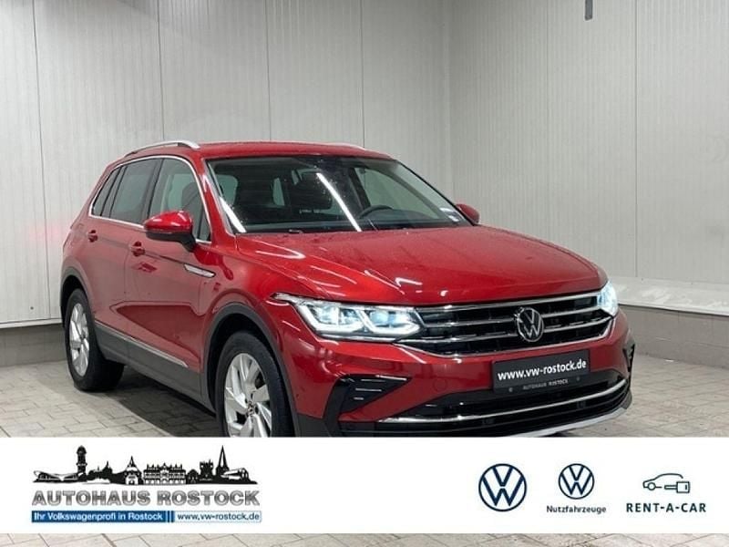 Kings red metallic (metallic) Gebraucht 2023 VW Tiguan Elegance SUV | 28.989 € (Fairer Preis) - Bild 1/4