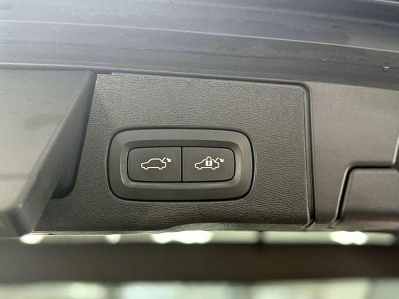 Gebraucht Volvo XC60 Inscription 190 PS (139 kW) 2019 Maple brown / metallic SUV