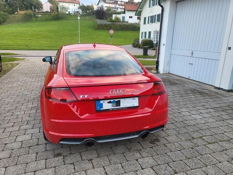 Gebraucht Audi TT Sport 179 PS (131 kW) 2017 Rot Coupé