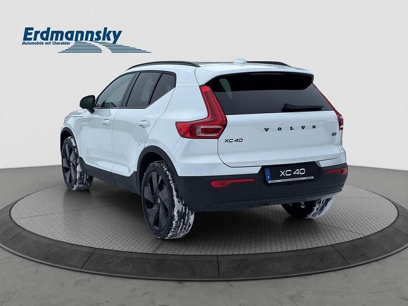 Gebraucht Volvo XC40 Plus 163 PS (119 kW) 2026 Schwarz SUV