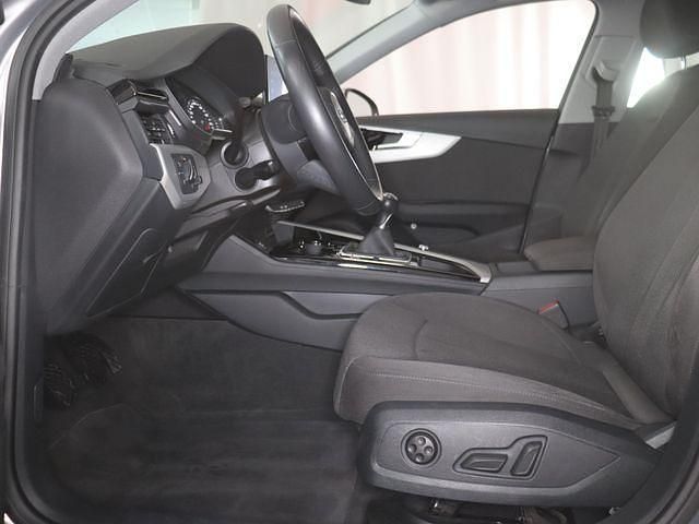 Gebraucht Audi A4 Design 150 PS (110 kW) 2021 Florettsilber metallic (metallic) Kombi