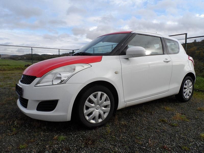 Weiß Gebraucht 2011 Suzuki Swift Kleinwagen | 3.550 € (Superpreis) - Bild 1/4