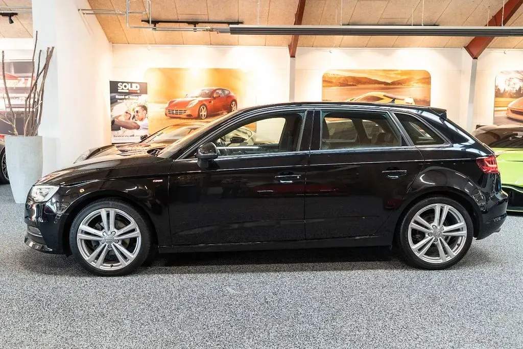 Second-hand Audi A3 S-Line 150 CP (110 kW) 2016 Negru Berlinǎ