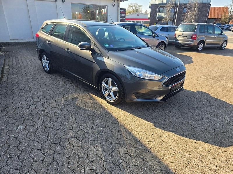Gebraucht Ford Focus Trend 125 PS (91 kW) 2017 Grau Kombi