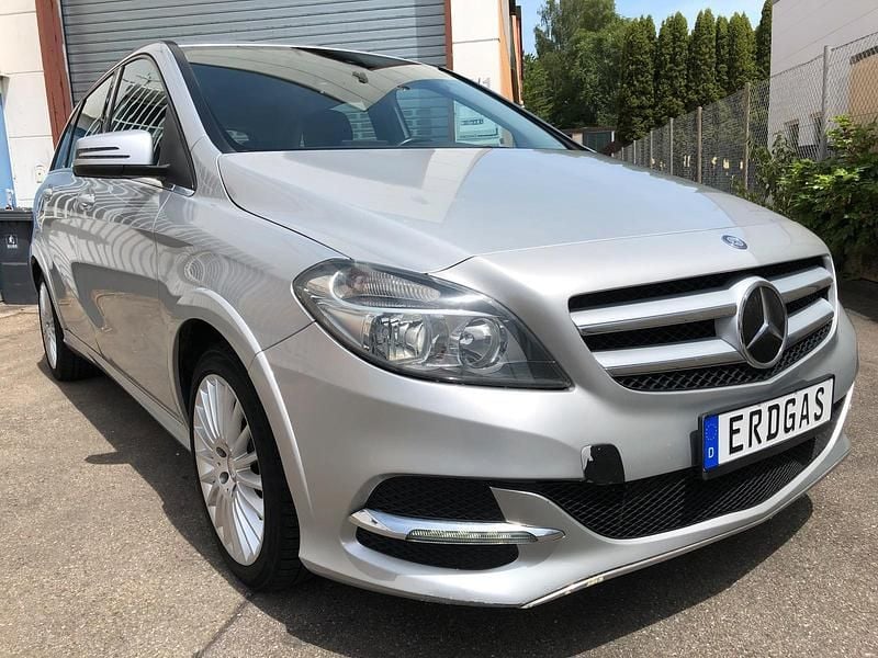 Gebraucht Mercedes B200 156 PS (114 kW) 2015 Silber Van / Kleinbus