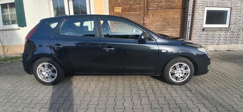 Gebraucht Hyundai i30 109 PS (80 kW) 2009 Schwarz Limousine