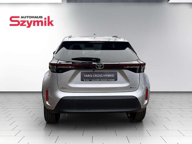 Gebraucht Toyota Yaris Cross Style 131 PS (96 kW) 2024 Shimmering silver SUV