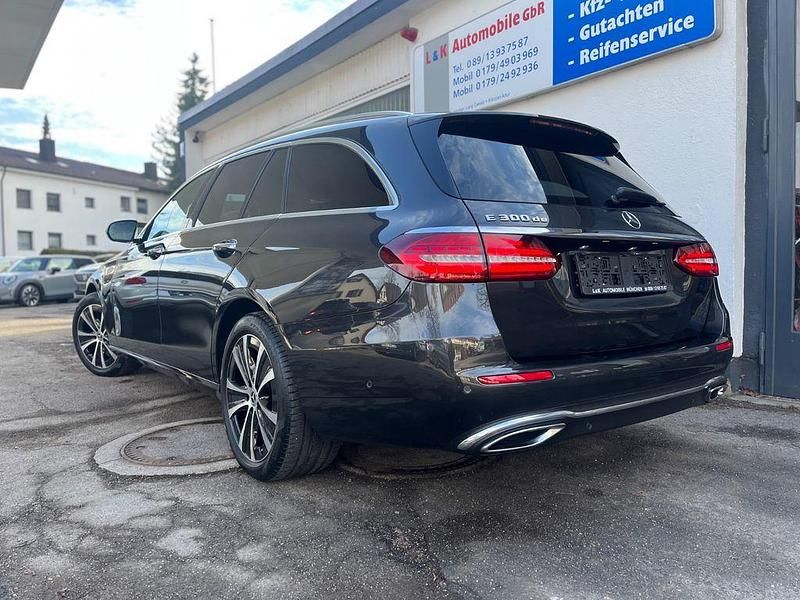 Gebraucht Mercedes E300 Avantgarde 194 PS (142 kW) 2022 Grau Limousine