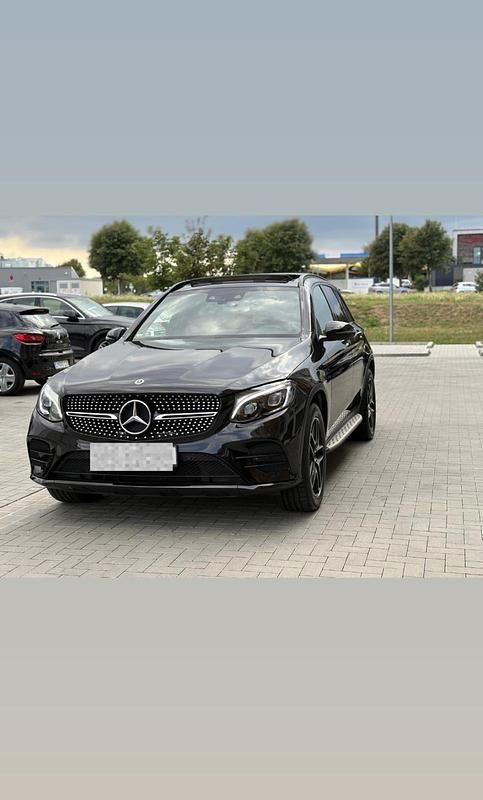 Schwarz Gebraucht 2017 Mercedes GLC250 AMG line SUV | 26.400 € (Fairer Preis) - Bild 1/4