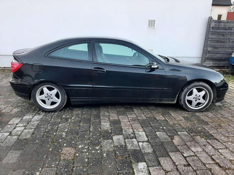 Gebraucht Mercedes C200 163 PS (119 kW) 2002 Schwarz Coupé