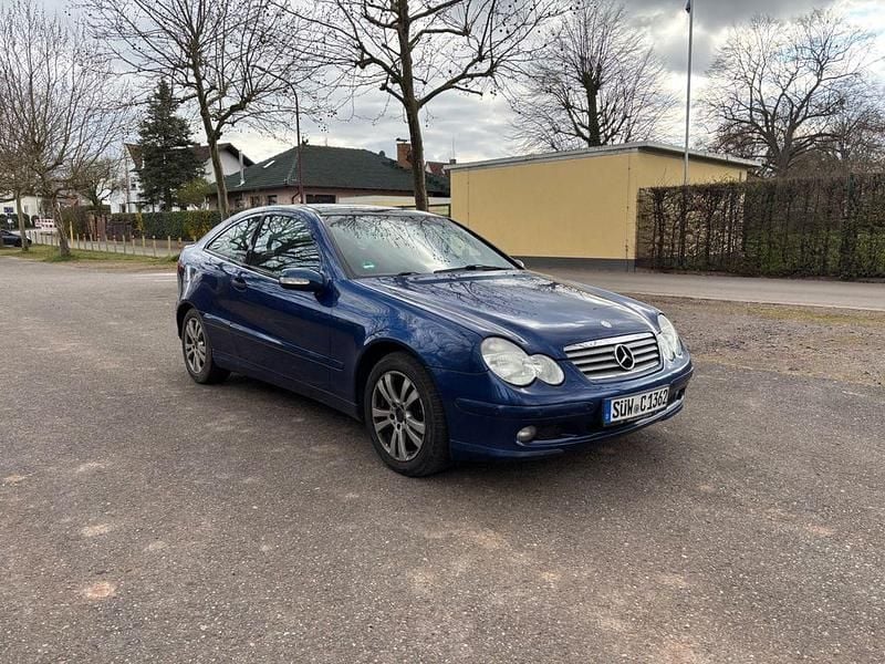 Gebraucht Mercedes C220 143 PS (105 kW) 2002 Blau Coupé