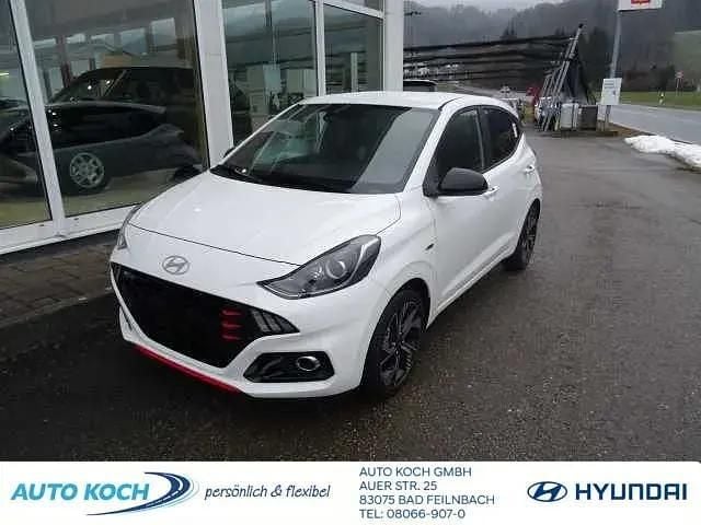 Weiß (atlas white) Neu 2025 Hyundai i10 N Line Kleinwagen | 19.290 € (Fairer Preis) - Bild 1/4