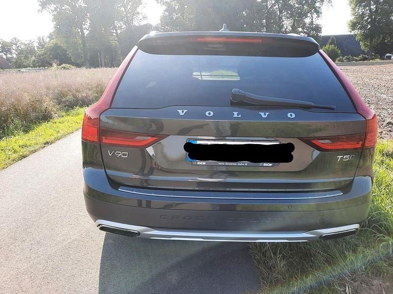 Gebraucht Volvo V90 CC Pro 250 PS (183 kW) 2017 Braun Kombi