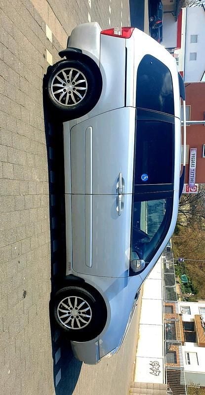 Gebraucht Kia Carnival 192 PS (141 kW) 2012 Grau Van / Kleinbus