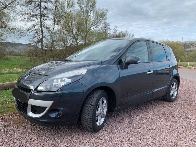 Grau Gebraucht 2010 Renault Scénic III Van / Kleinbus | 4.200 € (Fairer Preis) - Bild 1/4