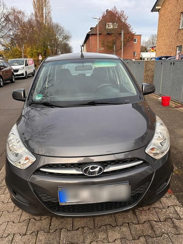 Grau Gebraucht 2011 Hyundai i10 Kleinwagen | 2.000 € - Bild 1/4