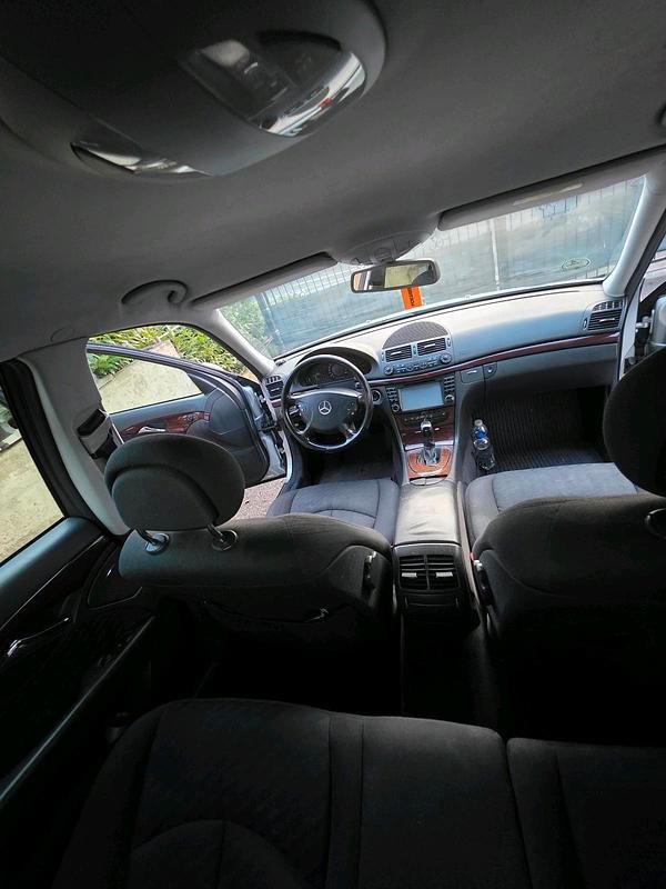 Gebraucht Mercedes E220 150 PS (110 kW) 2002 Silber Limousine