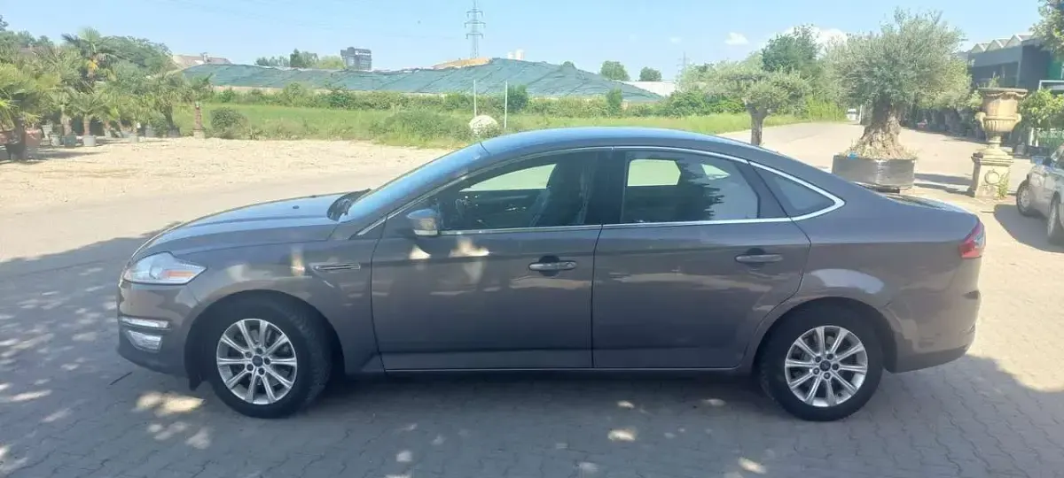 Gebraucht Ford Mondeo 163 PS (119 kW) 2013 Silber Kombi