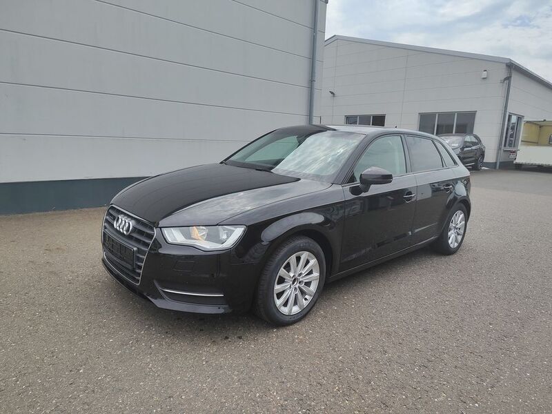 Schwarz Gebraucht 2014 Audi A3 Attraction Limousine | 9.800 € (Guter Preis) - Bild 1/4