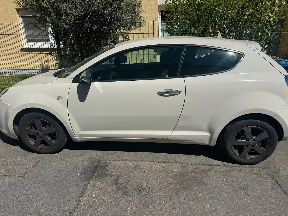 Second-hand Alfa Romeo MiTo 95 CP (69 kW) 2011 Alb Hatchback