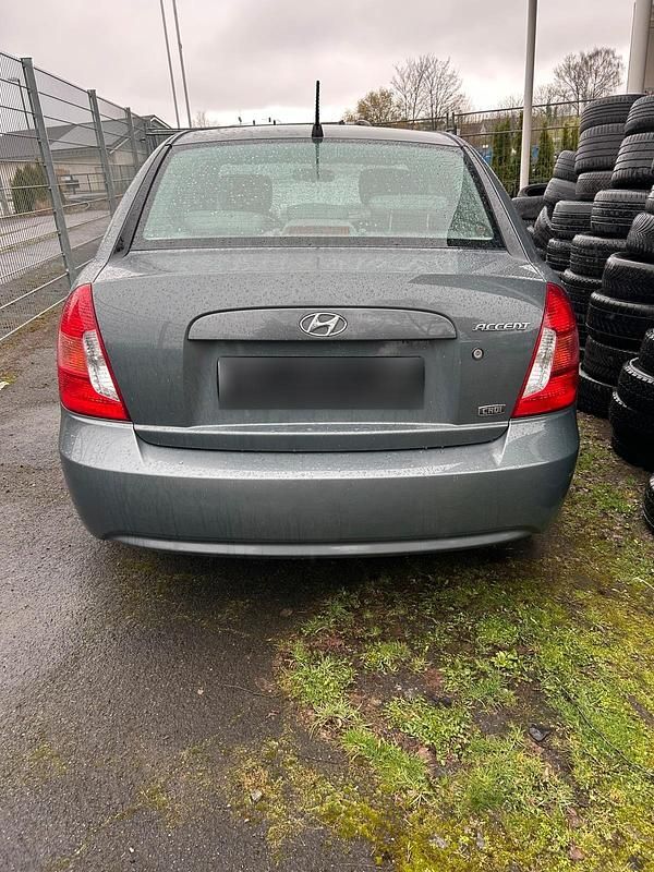 Gebraucht Hyundai Accent 110 PS (80 kW) 2010 Grau Limousine