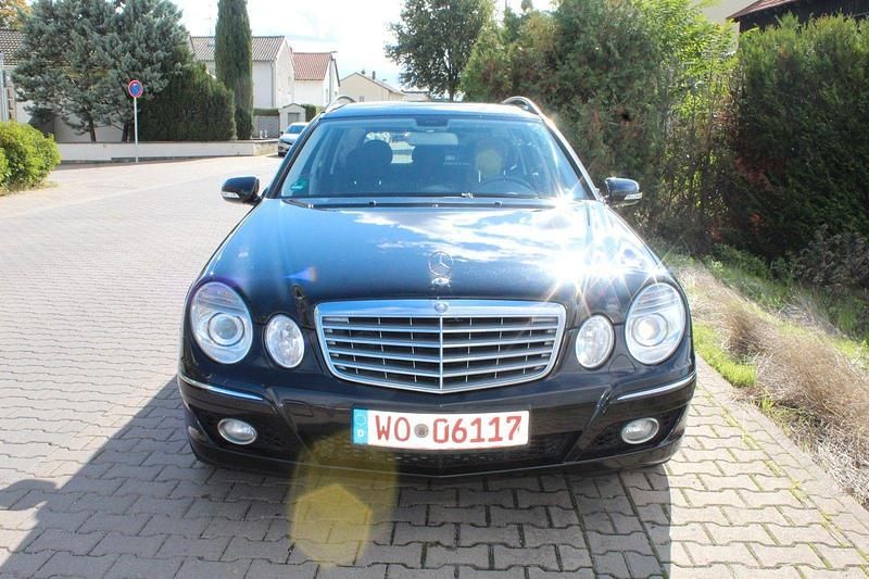 Gebraucht Mercedes E220 Elegance 170 PS (125 kW) 2008 Schwarz Kombi