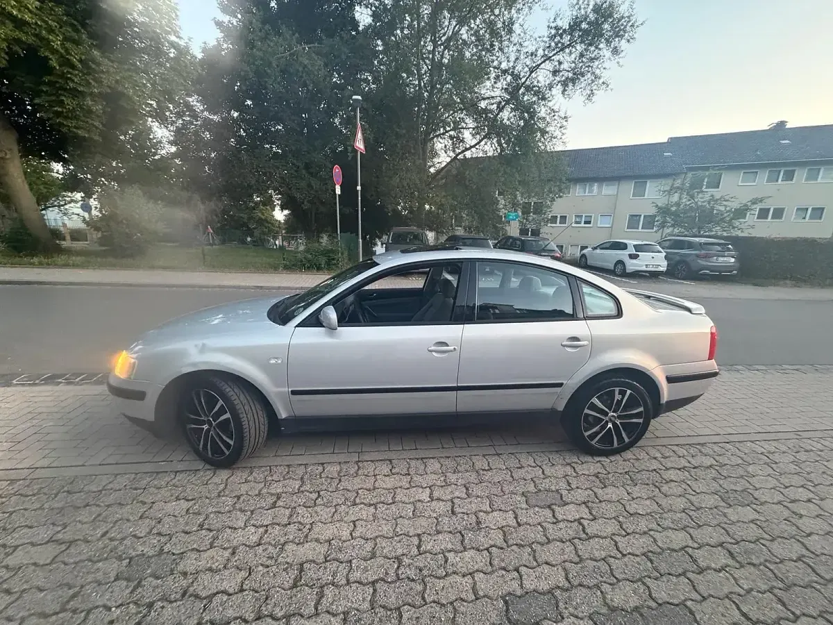 Gebraucht VW Passat 101 PS (74 kW) 2000 Silber Limousine