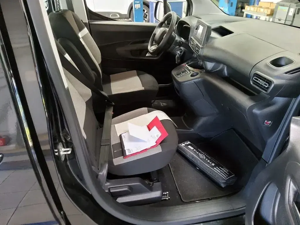 Gebraucht Citroën e-Berlingo Feel 100 kW (136 PS) 2023 Schwarz perla nera/typ aussenv Van / Kleinbus