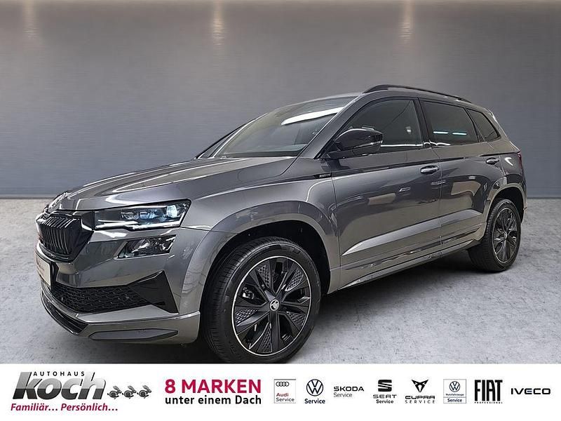 Silber Neu 2025 Skoda Karoq SportLine SUV | 36.990 € - Bild 1/4