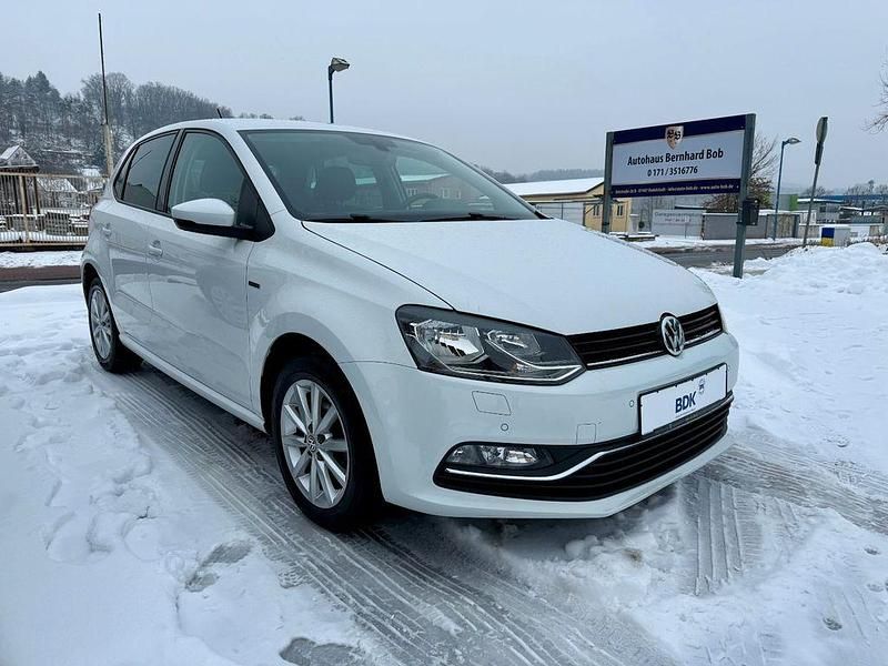 Weiß Gebraucht 2015 VW Polo LOUNGE Limousine | 8.940 € (Fairer Preis) - Bild 1/4