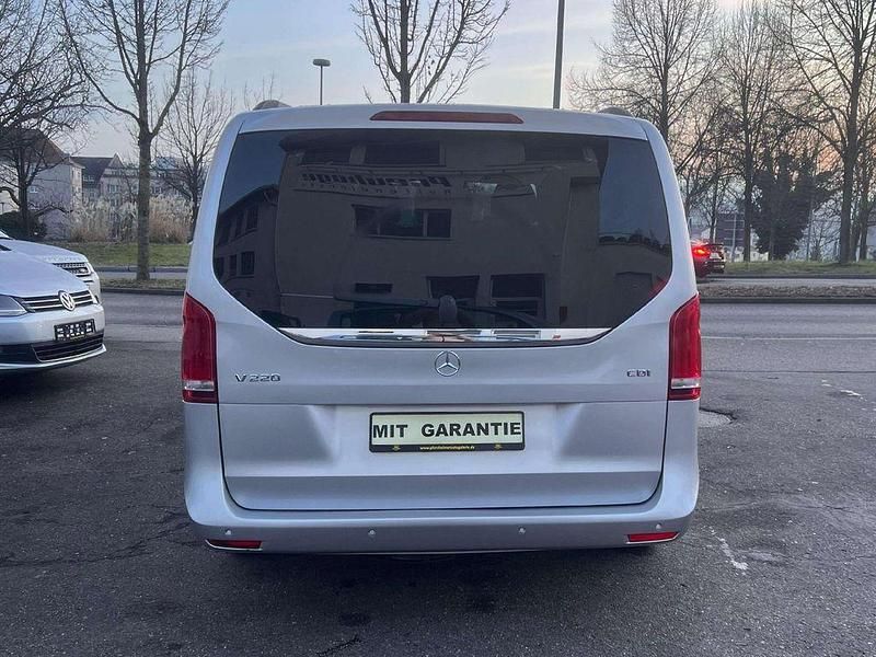 Gebraucht Mercedes V220 163 PS (119 kW) 2015 Grau Van / Kleinbus