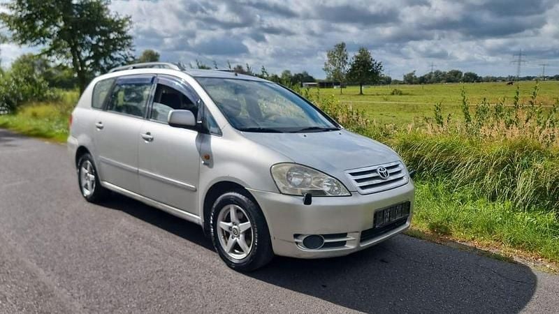 Silber Gebraucht 2003 Toyota Avensis Verso Van / Kleinbus | 4.800 € - Bild 1/4