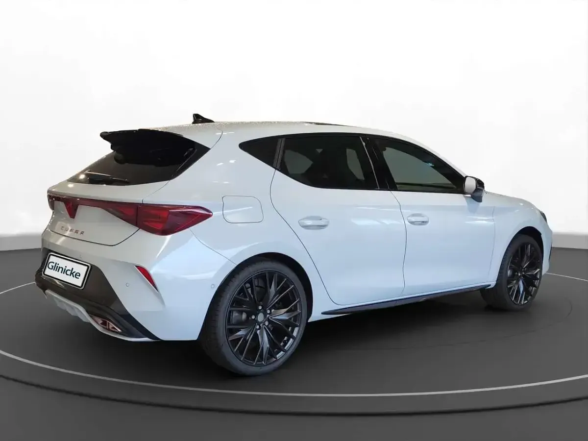 Neu Cupra Leon VZ 272 PS (200 kW) 2025 "nevada" weiss Limousine
