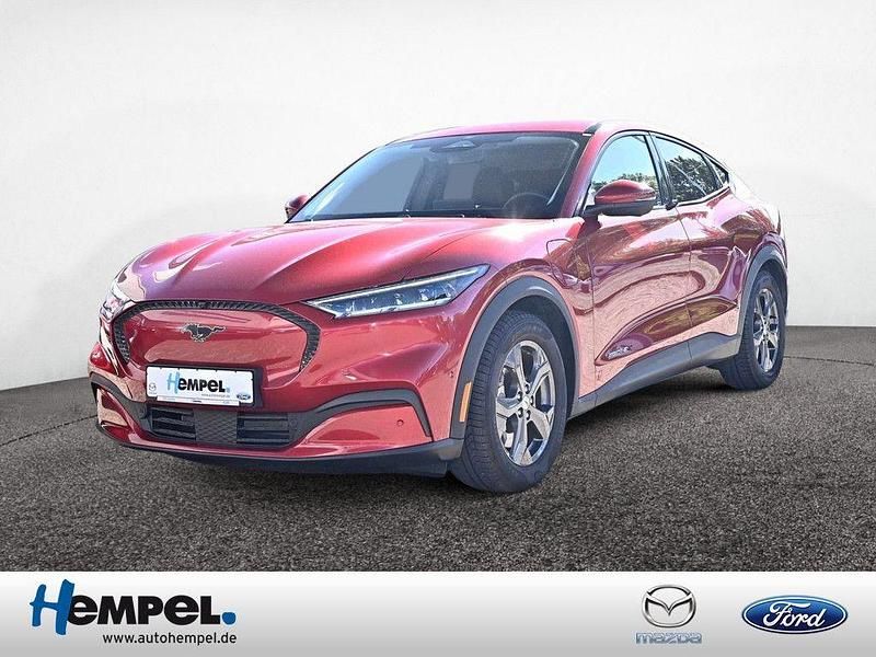 Rot / lucid rot (metallic) Gebraucht 2021 Ford Mustang Mach-E Extended Range SUV | 29.990 € (Superpreis) - Bild 1/4