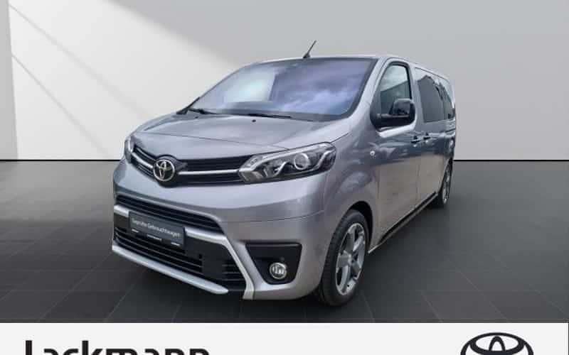 Silber Gebraucht 2024 Toyota Proace Verso Executive Kombi | 46.890 € (Teuer) - Bild 1/4