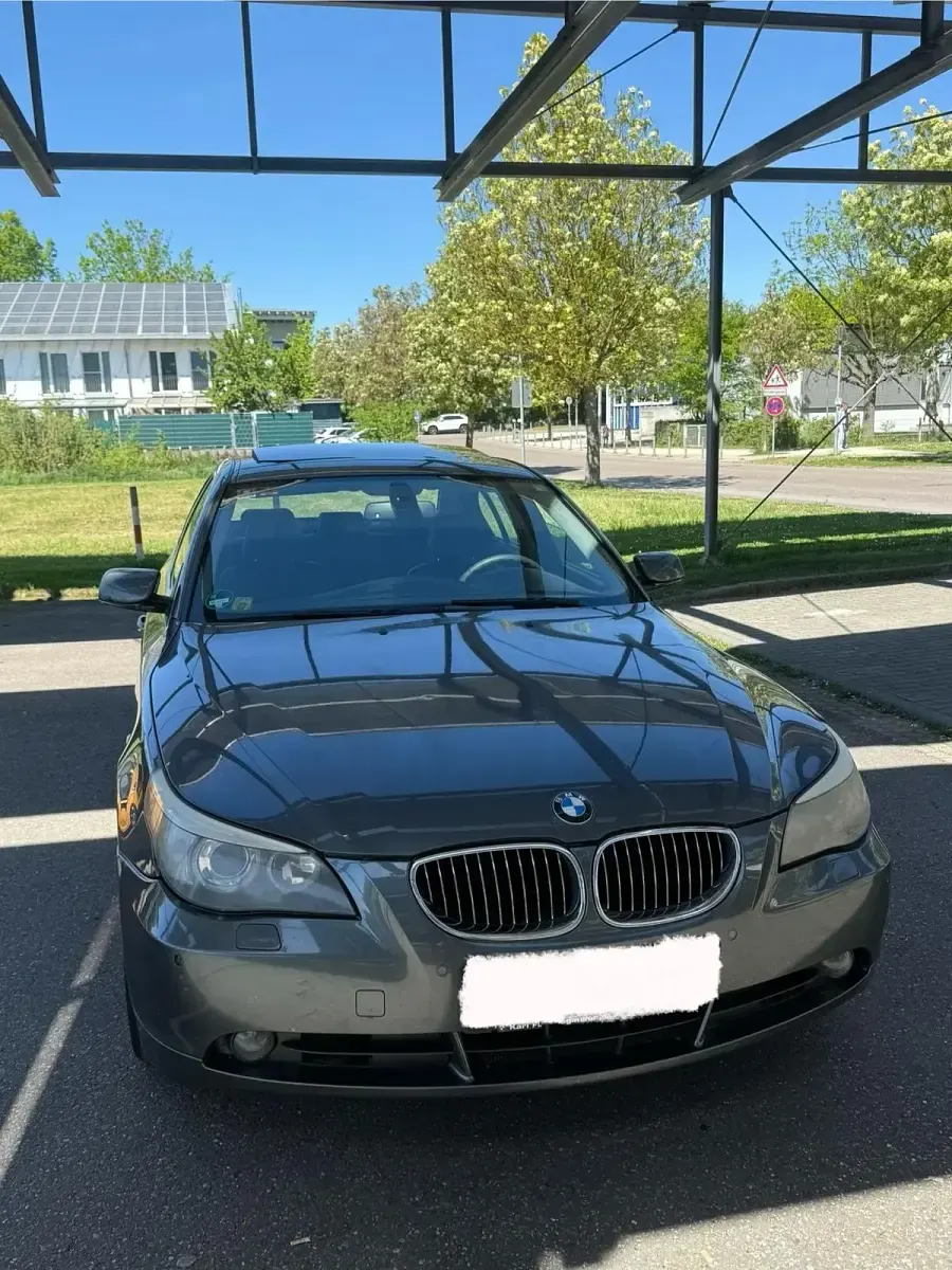 Gebraucht BMW 523 177 PS (130 kW) 2006 Silber Limousine