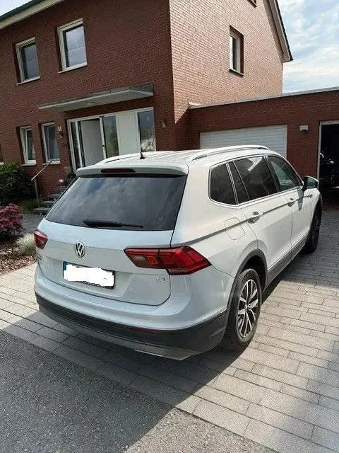 Gebraucht VW Tiguan Allspace Comfortline 150 PS (110 kW) 2018 Andere farben SUV