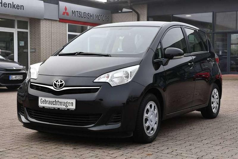 Gebraucht Toyota Verso-S 99 PS (72 kW) 2012 Schwarz Van / Kleinbus