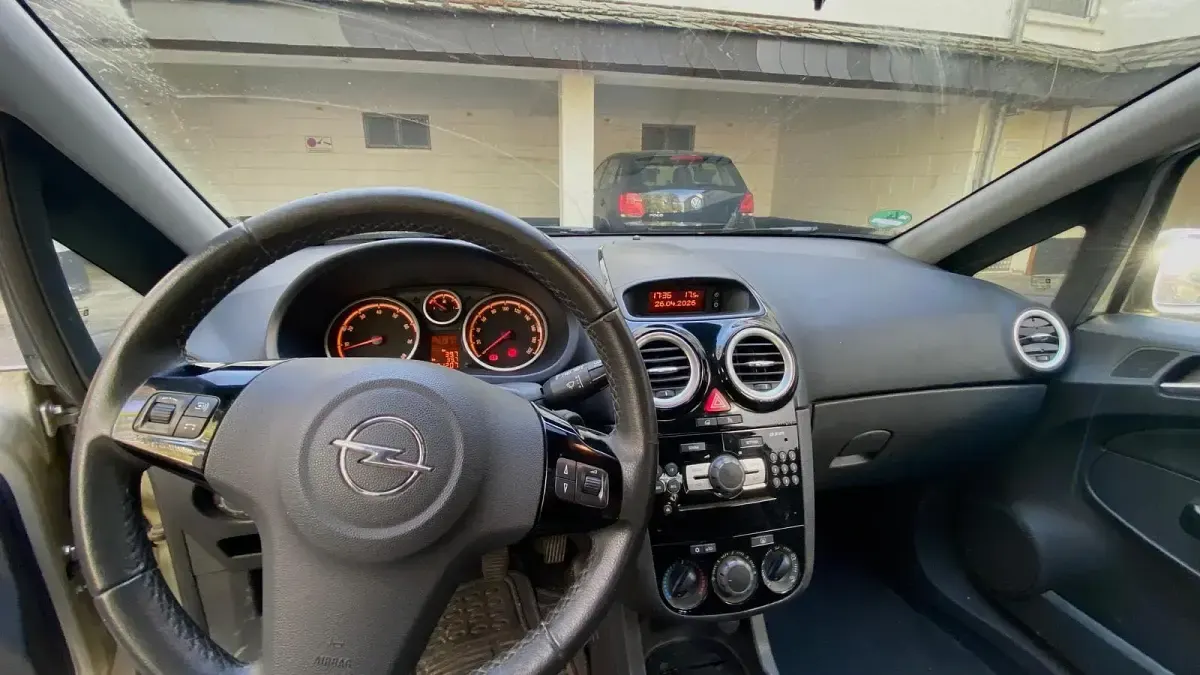 Gebraucht Opel Corsa Innovation 80 PS (58 kW) 2009 Gold Kleinwagen