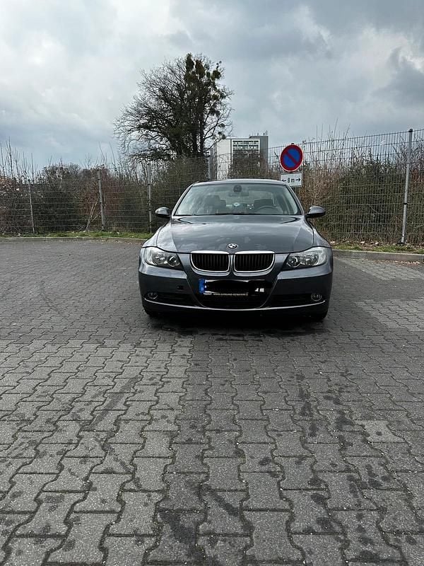 Gebraucht BMW 320 150 PS (110 kW) 2005 Grau Limousine