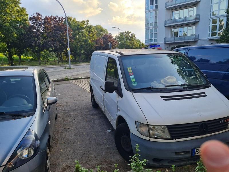 Grün Gebraucht 2004 Mercedes Vito Van / Kleinbus | 1.240 € - Bild 1/4