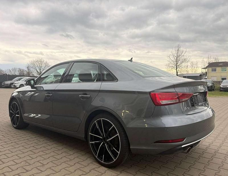 Gebraucht Audi A3 Sport 116 PS (85 kW) 2018 Monsungrau metallic Limousine