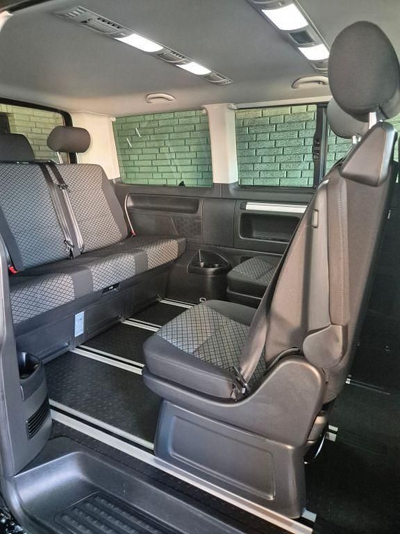 Second-hand VW Multivan 150 CP (110 kW) 2021 Negru Monovolum