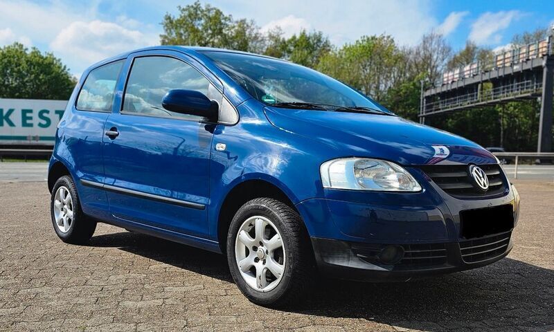 Blau Gebraucht 2005 VW Fox Kleinwagen | 1.880 € (Fairer Preis) - Bild 1/4