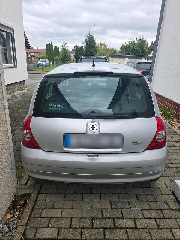 Gebraucht Renault Clio II Campus 75 PS (55 kW) 2005 Silber Kleinwagen